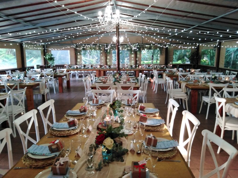 Reception hall - Rustic - no draping